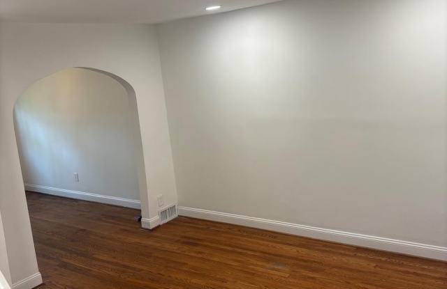 4234-GAULT 4234 Place NE Gallery 4