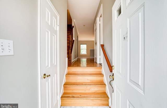 21105 TWINRIDGE SQUARE Gallery 3