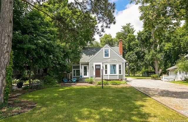 3630 ORCHARD LAKE Road Gallery 2