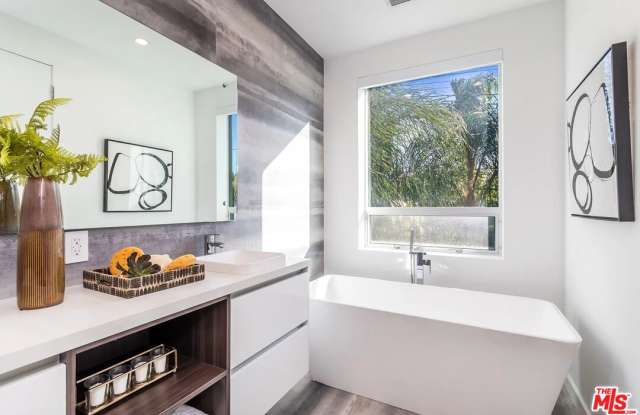 8932 Dorrington Avenue photos photos