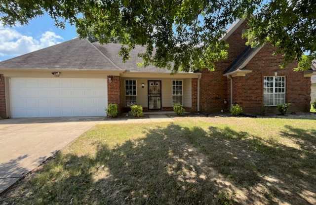 Very Nice 3 Bedroom 2 Bath Home with a Fenced in Backyard and Shop for Rent! photos photos