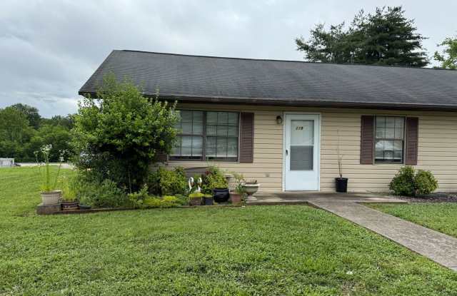 Charming 2 Bedroom, 1 Bath Duplex in Maryville, TN! photos photos
