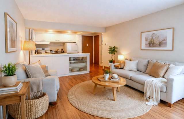 3428 Harriet Apartments Gallery 2