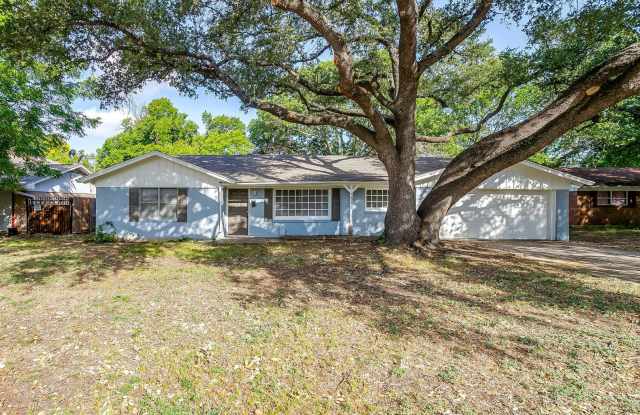 Classic 1950's Home in Historic Wedgwood- 3 Bed, 2 Bath in SW Fort Worth- 76133 - 5608 Trail Lake Drive, Fort Worth, TX 76133