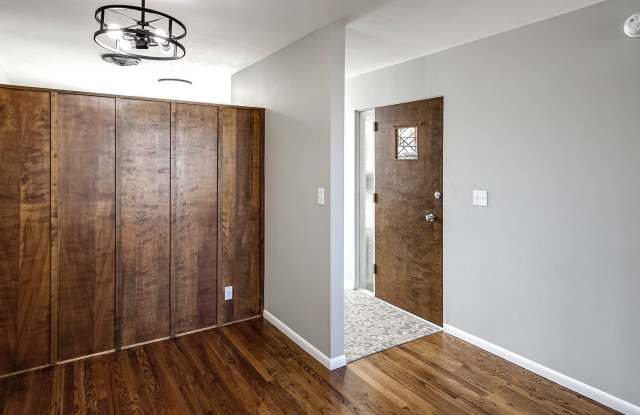 Spacious 2-Bed and 1-Bath Apartment in Millard! Gallery 4