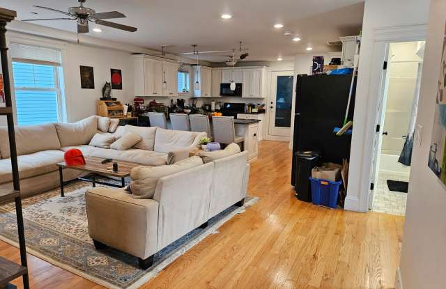 Beautiful 5 bed penthouse unit in lower Allston available 9/1/26 Gallery 3