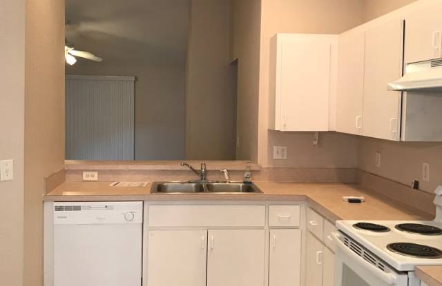 Single family home close to the lake and walk path Gallery 3