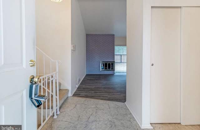 6804 SYLVALE COURT Gallery 3