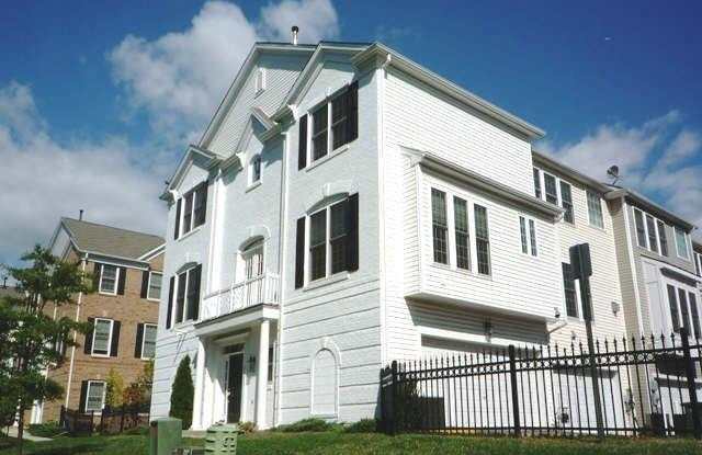 2421 HUNTINGTON PARK DRIVE - 2421 Huntington Park Drive, Huntington, VA 22303