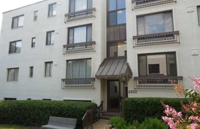 $1,995 / 2br - 750ft2 - Glover Park 2 Bedroom 1 Bath Central Air, Nice Kitchen + two car pkg! (2610 Tunlaw Road NW #1 Washington, DC) photos photos