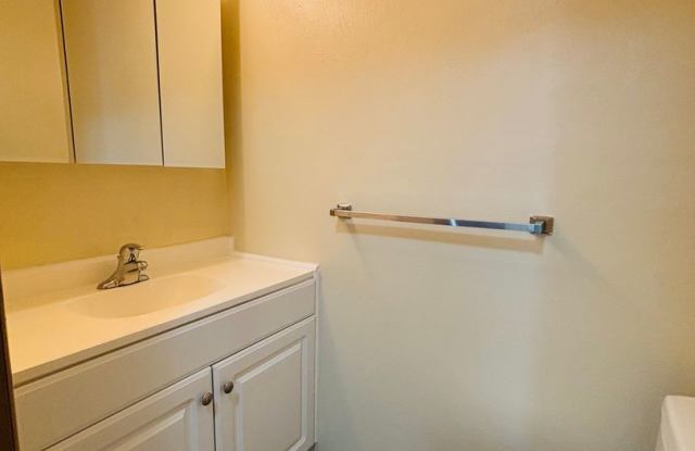 2 Bedroom, 1.5 Townhouse Gallery 3