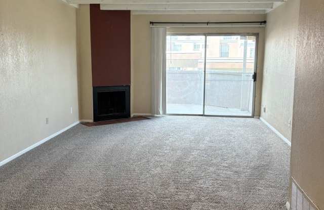 2 Bedroom Lower Level Unit - ALL UTILITIES INCLUDED Off Academy Gallery 4