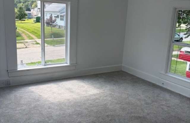 736 North Ottawa Avenue Gallery 2