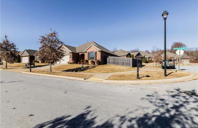 Don’t miss this stunning 3 bed 2 bath home. Schedule your showing today! Gallery 4