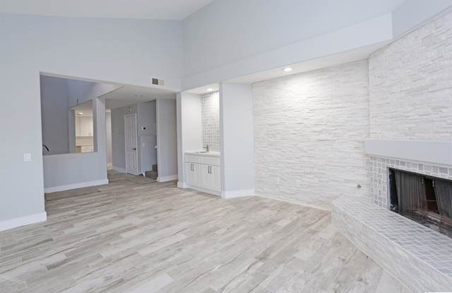 4351 Park Arroyo Gallery 4