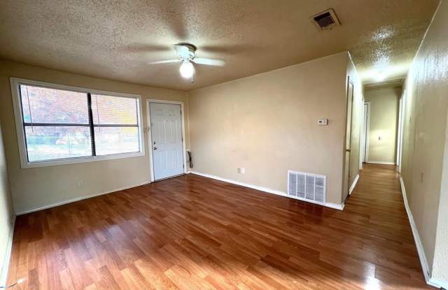 4700 Shackleford Street Gallery 3