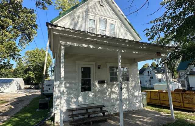 Updated 2 Bedroom House $600 - 117 South 18th Street, Fort Dodge, IA 50501