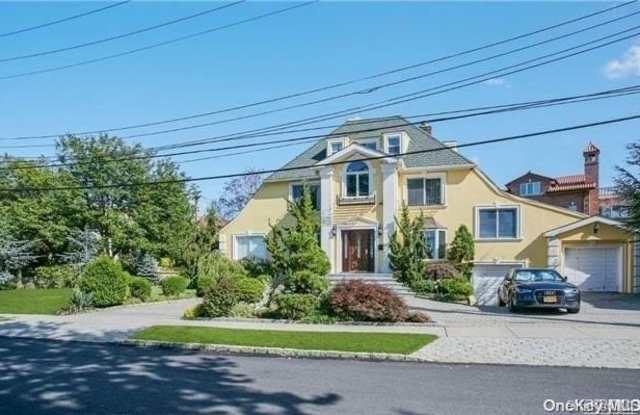 2 Point Crescent - 2 Point Crescent, Queens, NY 11357