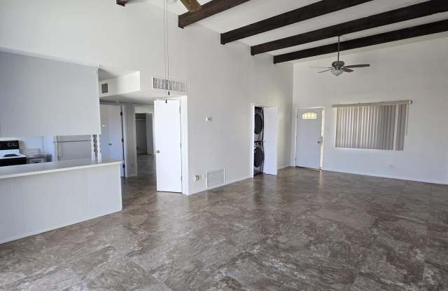 1305 Rio Rancho Boulevard SE unit: D - 1305 Rio Rancho Boulevard Southeast, Rio Rancho, NM 87124