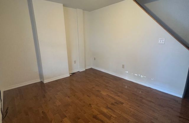Cozy 2 Bedrooms 1 Bathroom Gallery 1