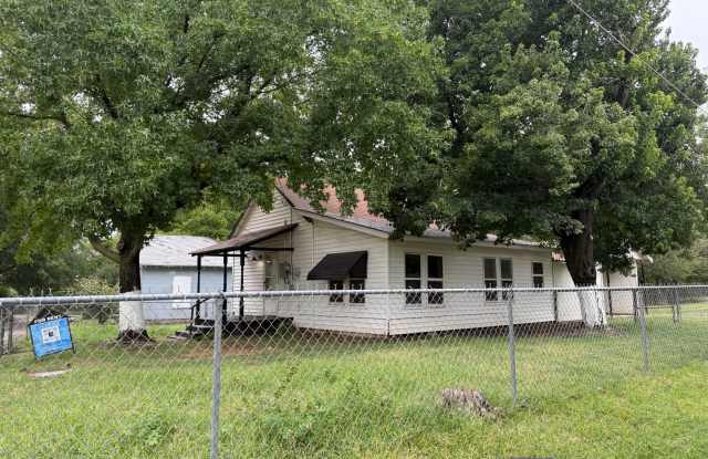 Affordable Rental near downtown Ardmore! - 218 D Street Southeast, Ardmore, OK 73401