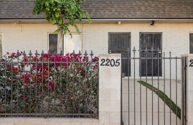 2 Bedroom 1 Bathroom -ALL Brand New Appliances! Gallery 4