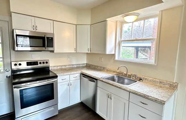 2 Bed 1 Bath home in Beechview - Close to Downtown, Public Transit - Available June photos photos