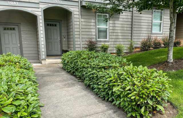 RENT SPECIAL: $500 Off First Full Month's Rent With One Year Lease!~ Madras 1951 photos photos RENT SPECIAL: $500 Off First Full Month's Rent With One Year Lease!~ Madras 1951 photos photos