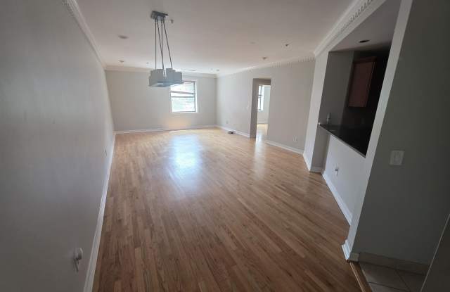 600 HUDSON ST photos photos