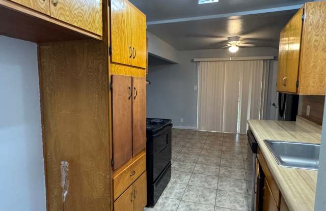 Three Bed, One Bath Home in North Stockton Gallery 3