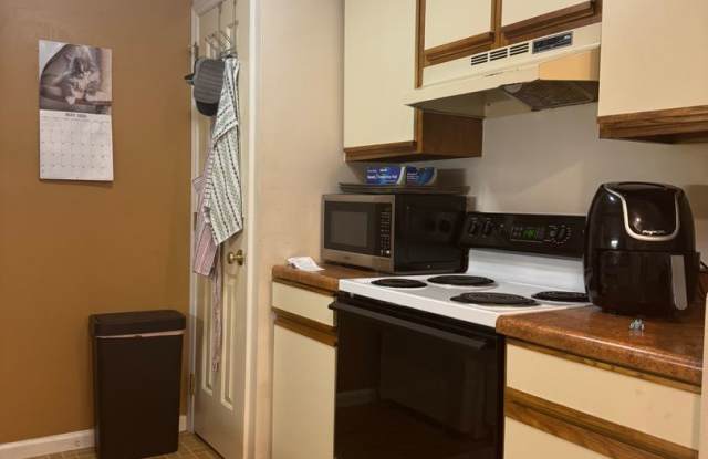 Two Bedroom Two Bath Condo Close To Newtown Gallery 3