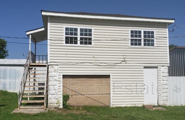 700 1/2 W 16th Street (BILLS PAID- not including tv or wifi) - 700 West 16th Street, Ada, OK 74820
