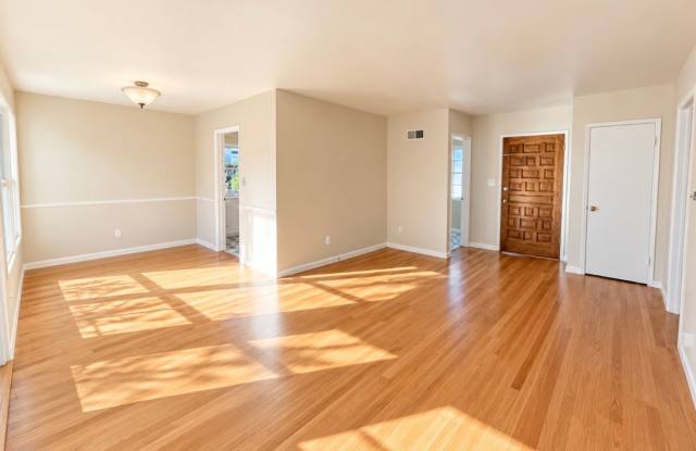 Charming 3 Bedroom Home with Spacious Backyard and Garage in Desirable Allied Gardens Gallery 4