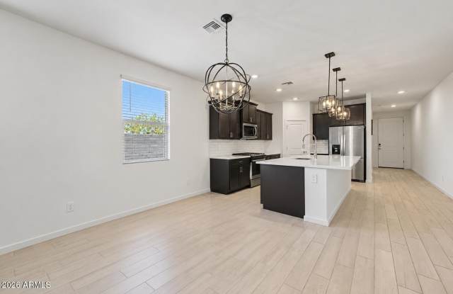 16033 W COTTONTAIL Lane Gallery 4