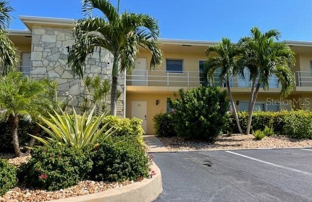 1710 JAMAICA WAY - 1710 Jamaica Way -Bldg 1, Punta Gorda, FL 33950