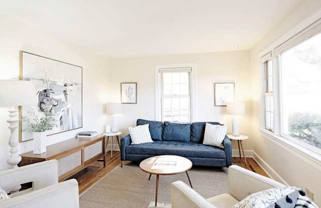 Charming City Cottage With Fenced Yard photos photos