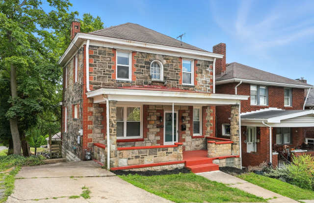 3229 Beacon Hill Ave photos photos