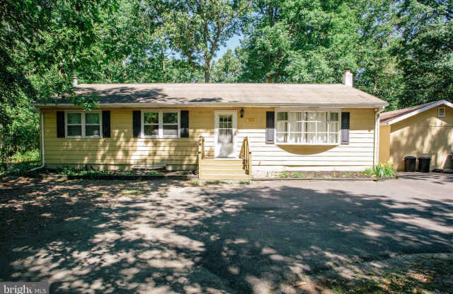 215 AVENUE ROAD - 215 Avenue Road, Burlington County, NJ 08088