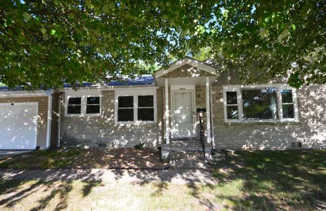 Cute 3 bedroom 1 bath across street from Mercy Gallery 1
