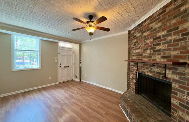 Charming 2 Bedroom/1 Bathroom Townhome in Baltimore, MD! Gallery 3