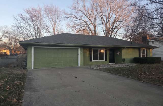 303 SW Pryor Rd photos photos