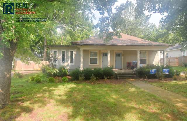 Adorable 2 Bedroom Close to MTSU! Washer  dryer and lawncare included photos photos