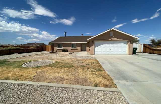 Spacious, Open Floor plan and Beautiful 3 bedroom /2 bathroom HOUSE Gallery 1