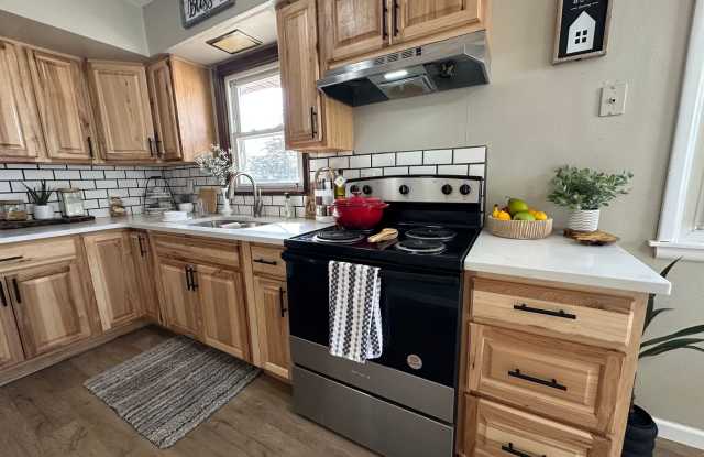 Remodeled 3 bed, 1 bath home for rent in Northeast Waterloo photos photos
