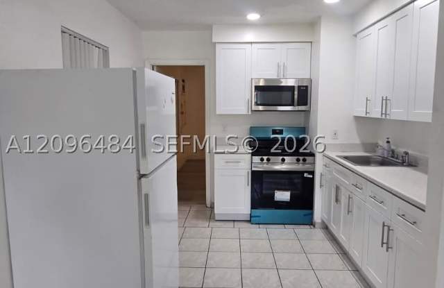 1118 NE 2nd Ct Gallery 4
