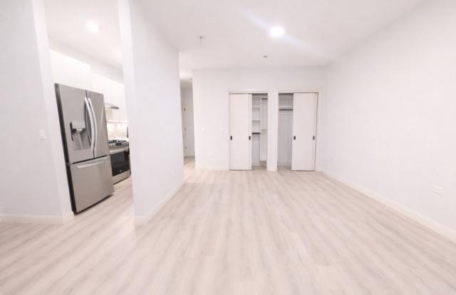 948 West Sunnyside Gallery 2