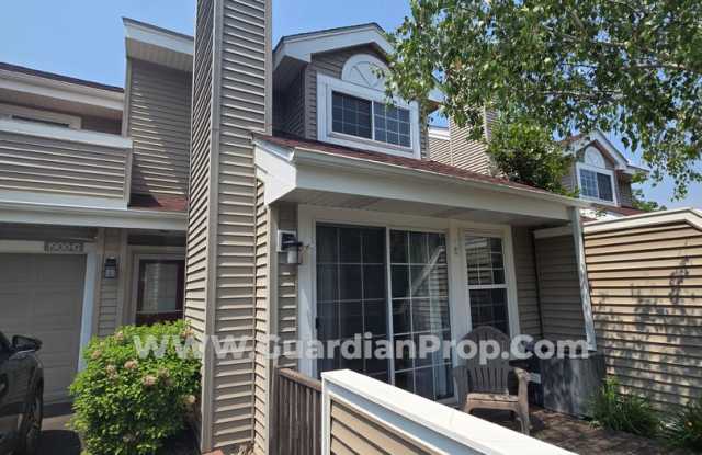 Plymouth Town Home (Wayzata Schools), Large Master W/private deck, Available 7/15 photos photos