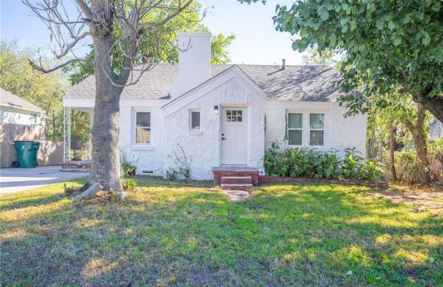 Charming 2 Bedroom Home with Modern Updates and Beautiful Park Views Gallery 1
