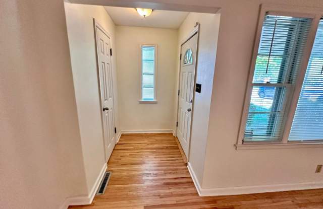 Charming 2BR House in Wichita Gallery 3