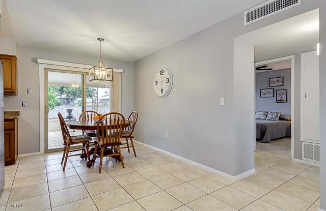 11038 W CHERYL Drive Gallery 4